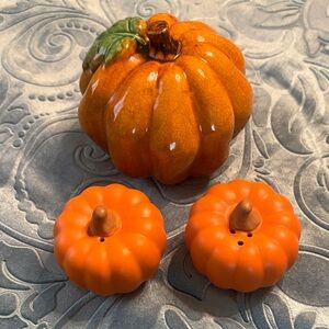 NWOT Bundle of Pumpkin Ceramics One Standalone & a Set of Salt & Pepper Shakers